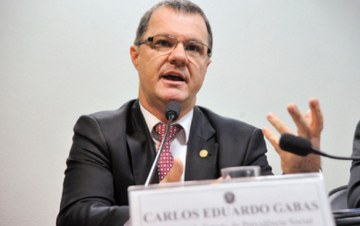 Ex-ministro da Previdência pede revogação de todas as medidas de Temer